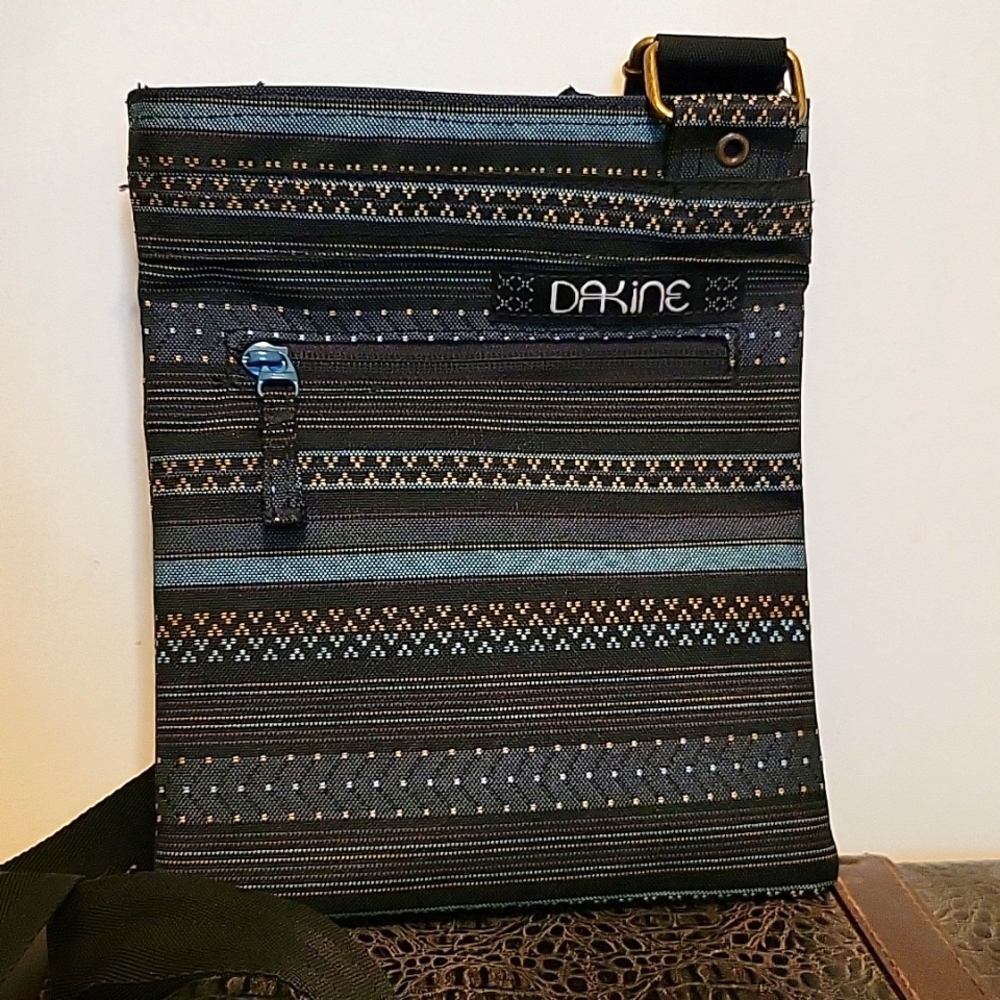 Dakine Jive crossbody adjustable purse